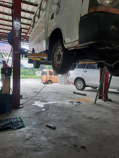 AEA Vulcanizing, Change oil and Under Chases Repair Shop.