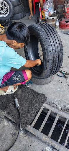 KuyaBry vulcanizing shop and tire supply
